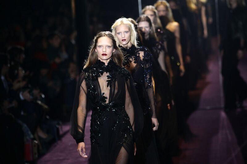 galleries/2012/02/24/sensual-collections-at-gucci-and-prada-kick-off-milan-fashion-week-photos/gucci-fall-2012-3_tzpfr8