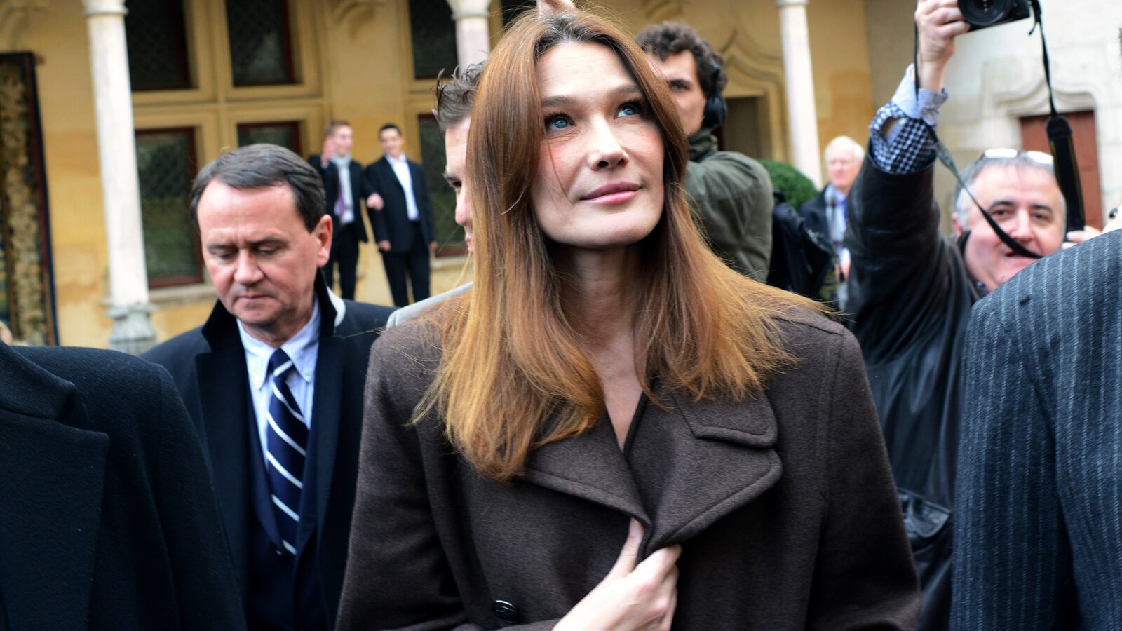 articles/2012/12/01/twitter-campaign-forces-carla-bruni-sarkozy-to-backpedal-on-feminism/mcnicoll-bruni-smackdown-tease_ge2ndo