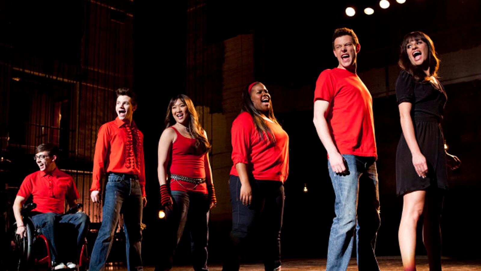 cheats/2013/04/12/glee-depicts-school-shooting/130412-glee-school-shooting-cheat_lj7mjr