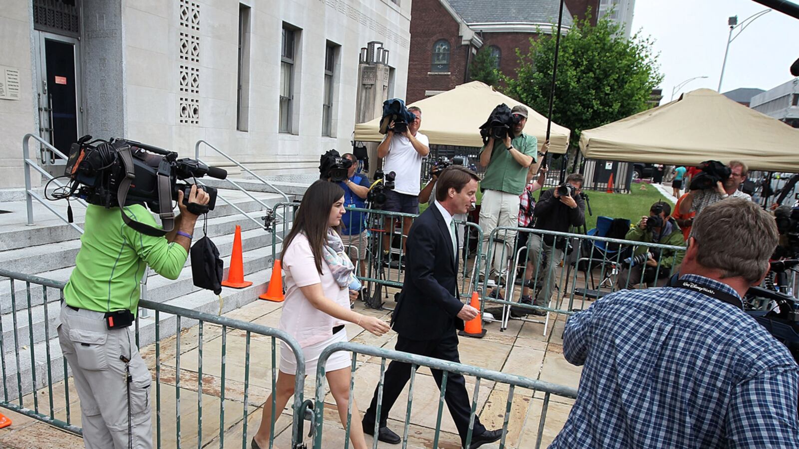 articles/2012/05/24/edwards-jury-deliberations-stretch-into-day-six/edwards-trial-jury-day-6-dimond_po3yyr