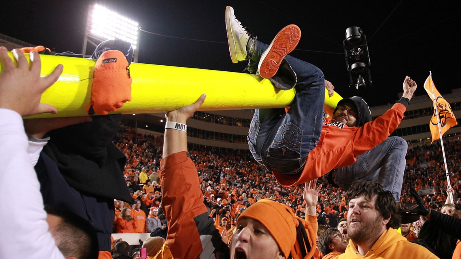 cheats/2011/12/04/13-injured-in-football-celebration/oklahoma-state-13-injured-football-rush-field-fans-cs_srxfba