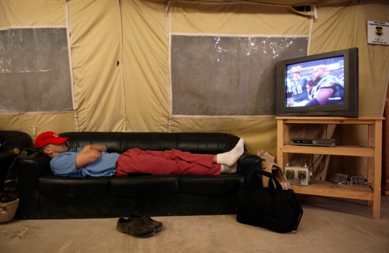 galleries/2009/11/30/groundbreaking-care-for-soliders-in-iraq/iraq-medi1_zmbi1z