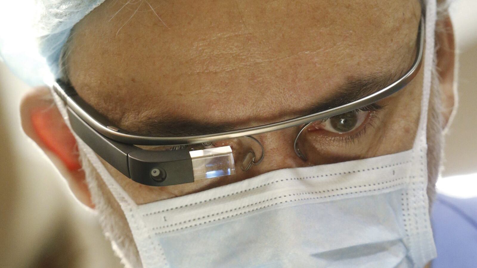 articles/2014/03/28/google-glass-is-helping-doctors-save-lives-maybe-it-s-time-to-reconsider-the-poorly-received-technology/140327-vande-panne-google-glass_dk1cnv