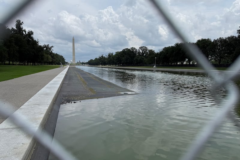 13 July 2026, United States, Washington: A fence has been set up in front of the Lincoln Memorial Reflecting Pool. Photo: Khang Mischke/dpa (Photo by Khang Mischke/picture alliance via Getty Images)