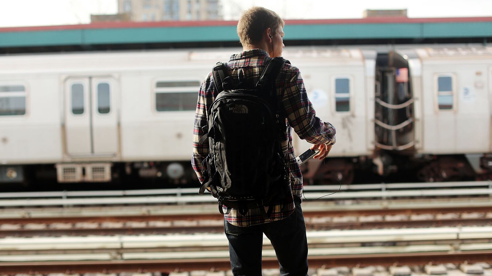 articles/2013/07/05/young-americans-are-abandoning-car-ownership-and-driving/130703-oconnor-tease_levxce