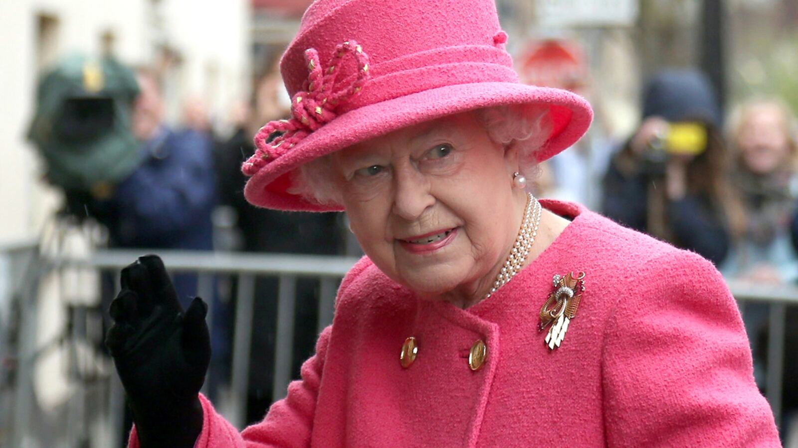 cheats/2012/12/05/kate-s-hospital-prank-called/queen-prank-call-kate-hospital-cheat_abswgx