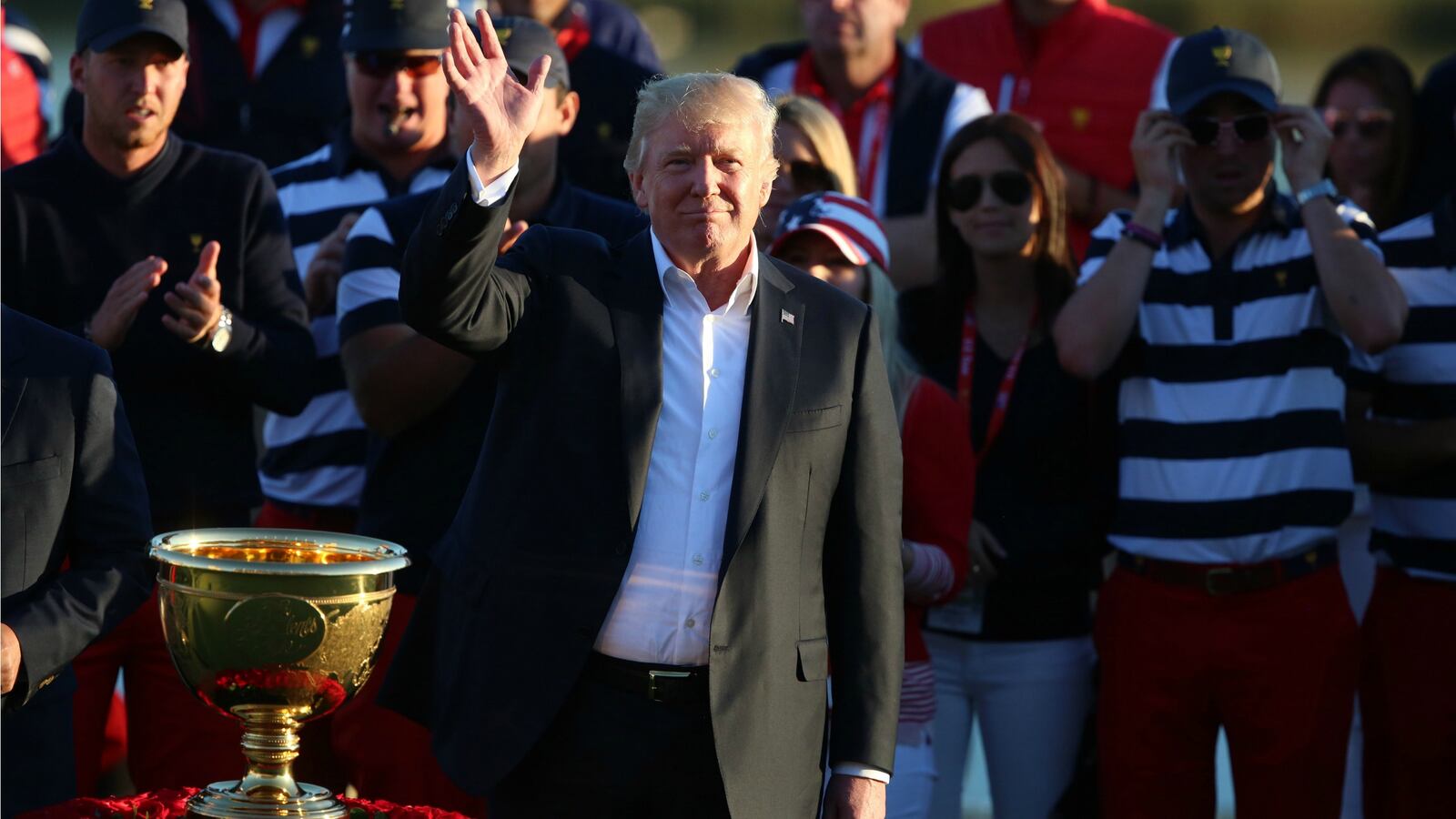 171001-trump-golf-trophy-dedication-cheat_y3oaxg