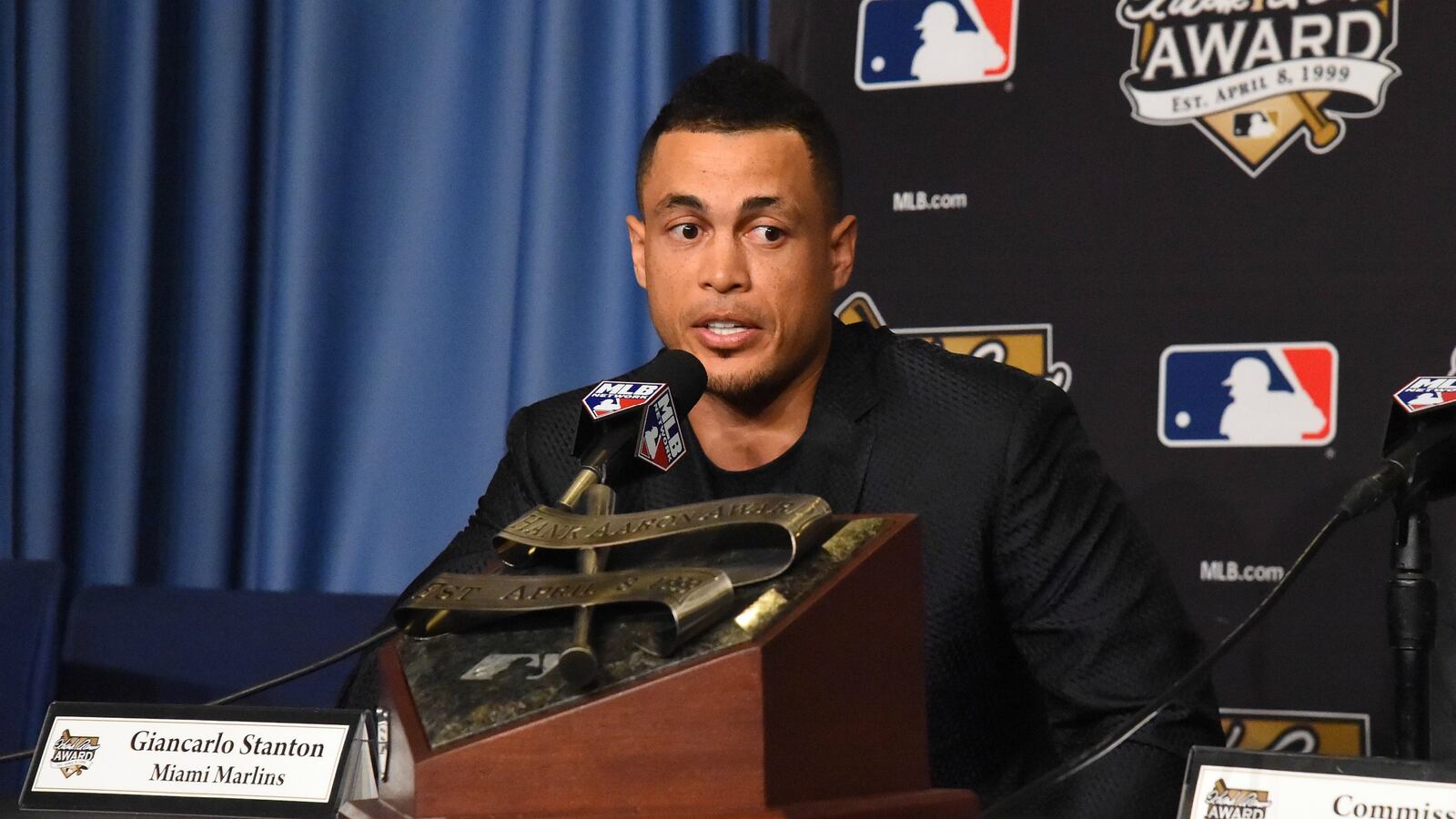 171209-marlin-stanton-joining-yankees-cheat_qwznat