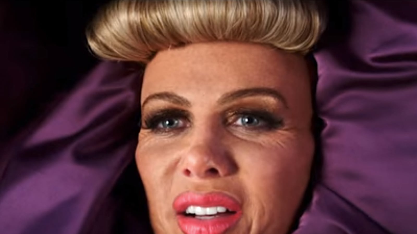 videos/2015/11/18/kristen-wiig-steals-zoolander-2-trailer/151118-zoolander-wilstein_ejwamk