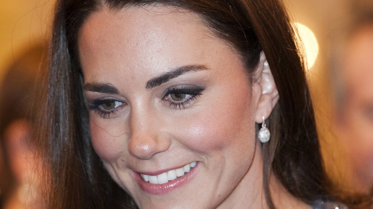 articles/2012/04/09/association-with-kate-middleton-costs-london-jewelers-over-10m/kate-middleton-links2_r5nlhg