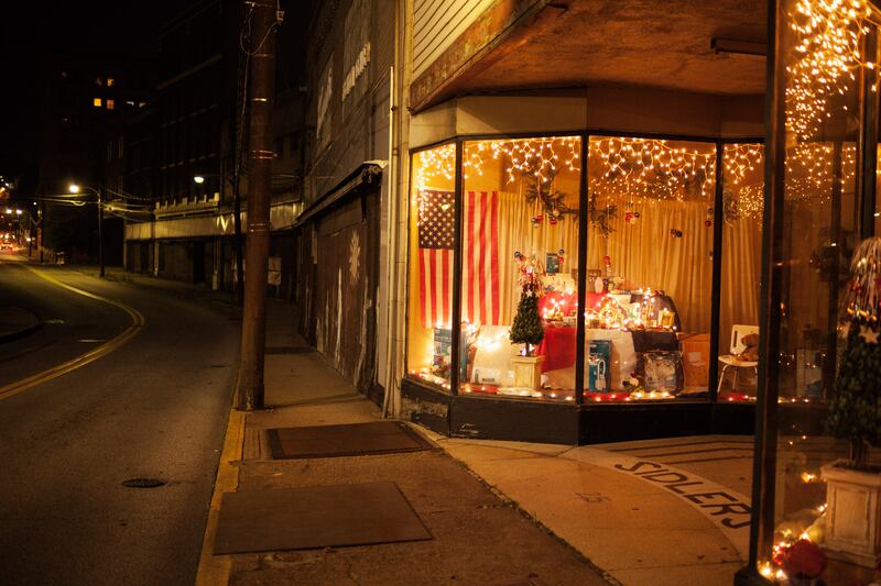 galleries/2014/09/21/america-s-fading-main-streets/140918-price-main7-tease_glbrfq