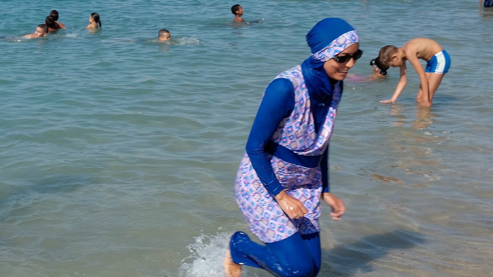 cheats/2016/08/28/french-ignore-court-enforce-burkini-ban/160828-burkini-ban-enforced-cheat_ocnqmu