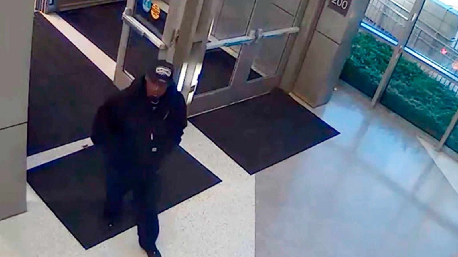 cheats/2016/11/21/suspect-entered-san-antonio-pd-hours-before-ambush/161121-san-antonio-PD-suspect-cheat_xiilzu