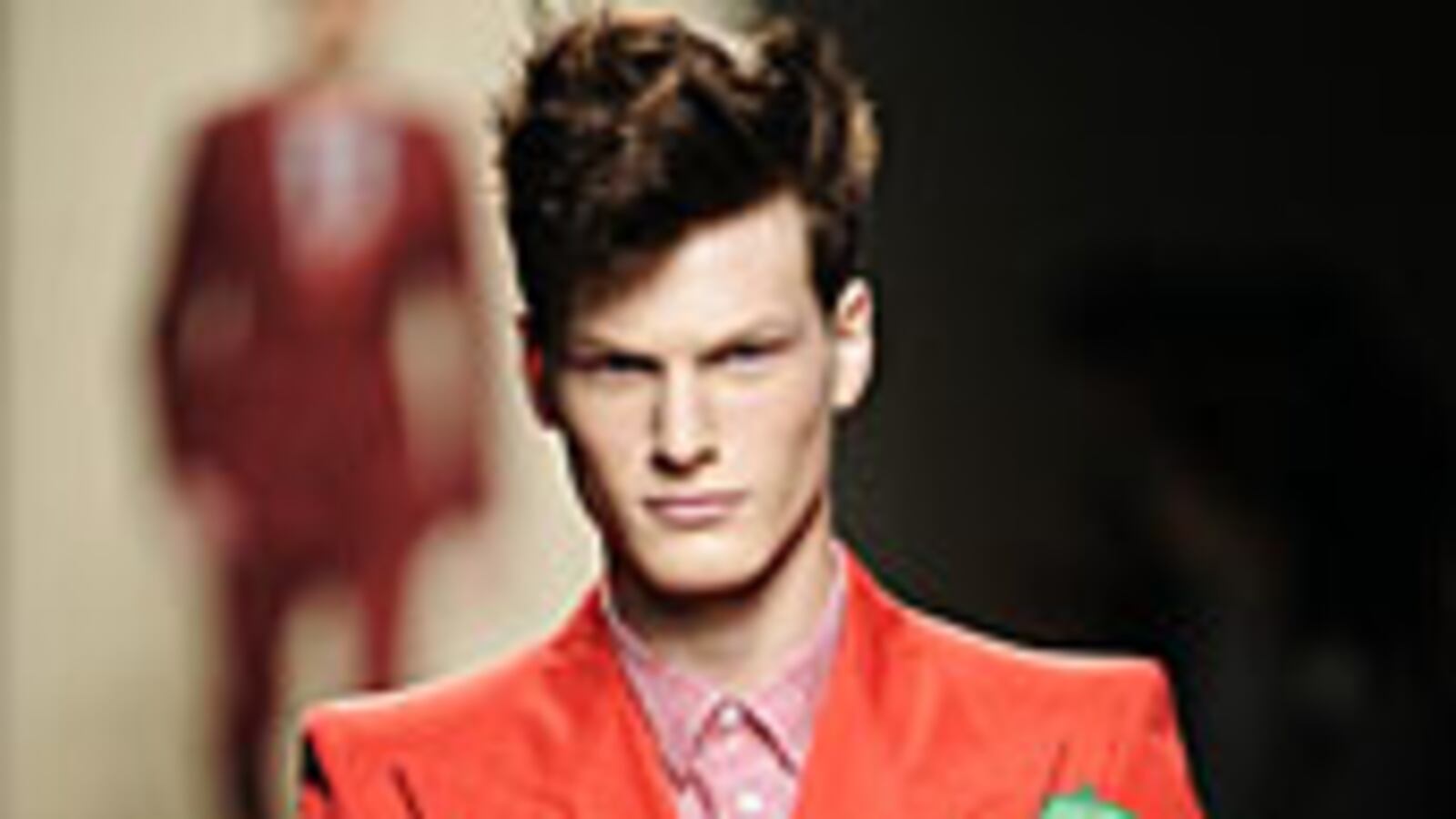 articles/2009/06/24/dressing-like-a-man-in-2010/gould-simon-men-fashion_33785_wstqno
