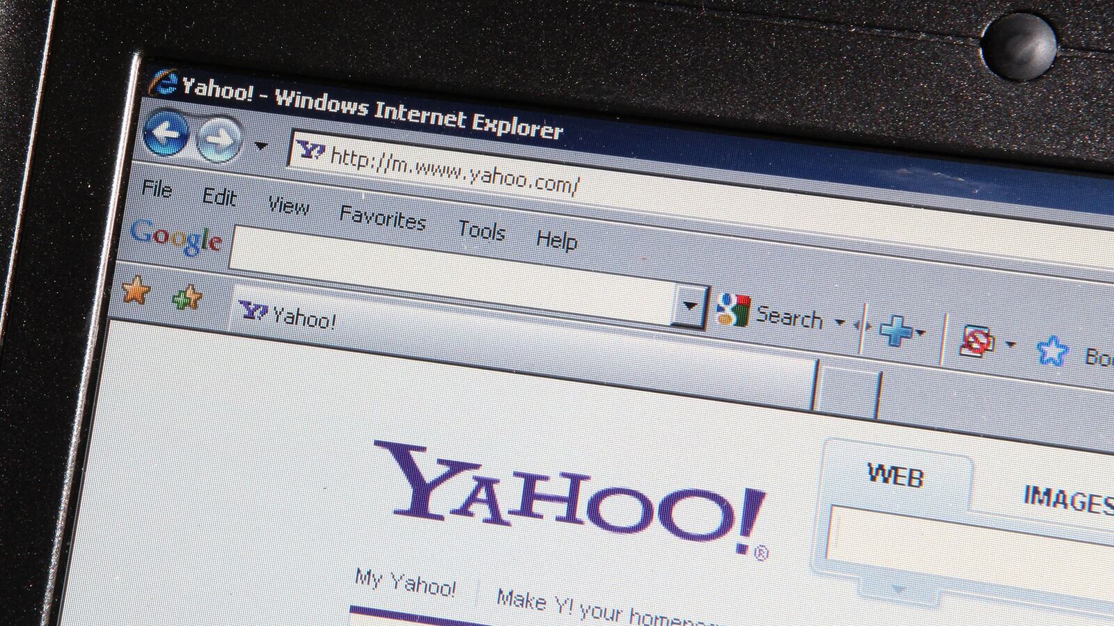 articles/2013/08/22/yahoo-beats-google-for-us-web-traffic/130822-yahoo-cheat_okdhy7
