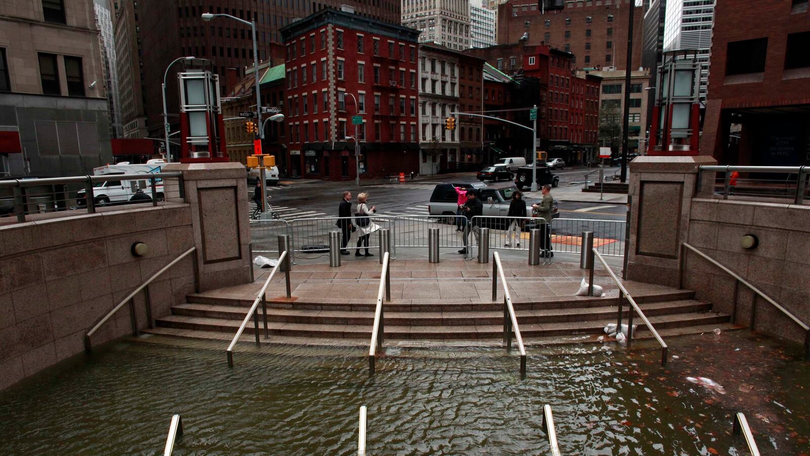 cheats/2012/10/30/nyc-subways-face-long-closure/hurricane-sandy-update-oct-30-15_j6awae