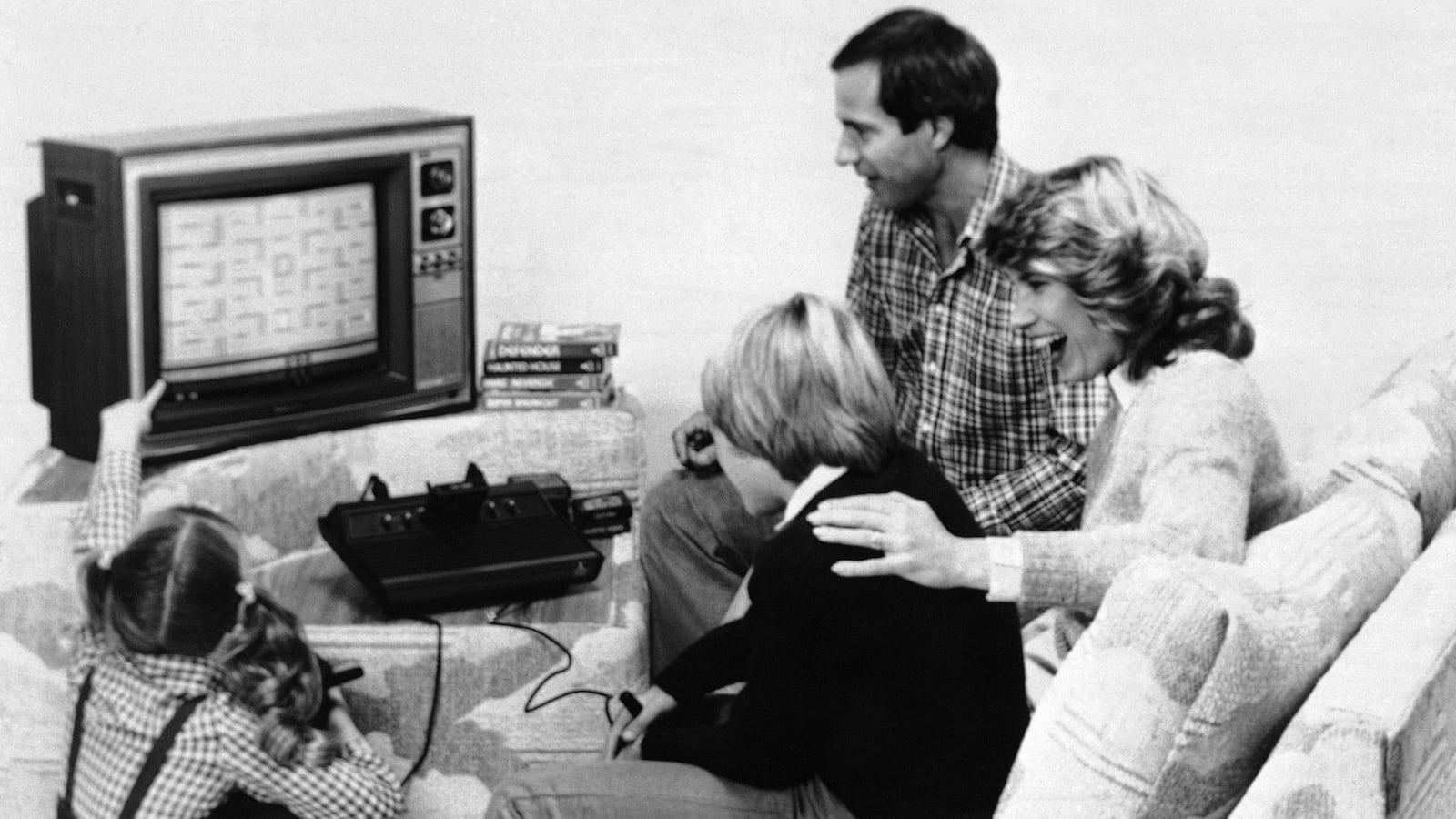 articles/2013/01/24/atari-s-bankruptcy-filing-ends-video-game-pioneer-s-gradual-decline/130122-Ross-Atari-tease_hkbzfq