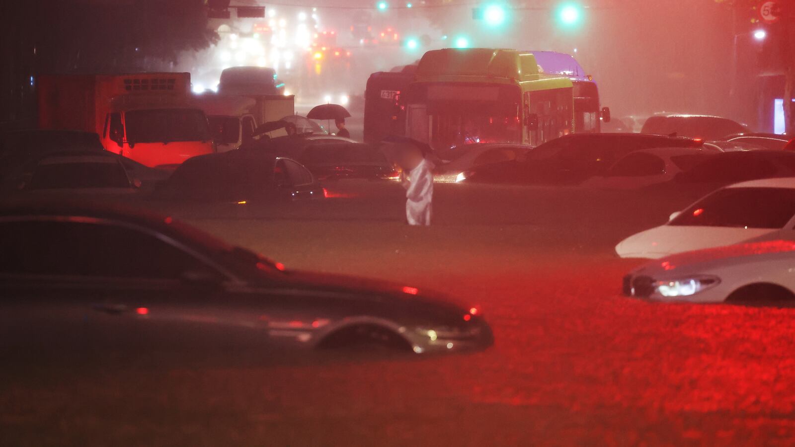 2022-08-09T044741Z_514188797_RC2NSV93NVQI_RTRMADP_3_SOUTHKOREA-WEATHER-FLOODS_r7j6rc