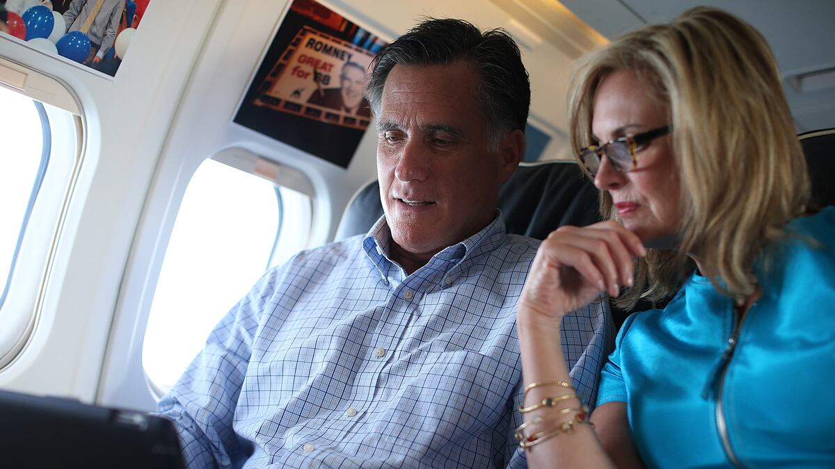 cheats/2012/09/02/press-rolls-question-to-romney/romney-plane-orange-rolling-cheat_w4izlw