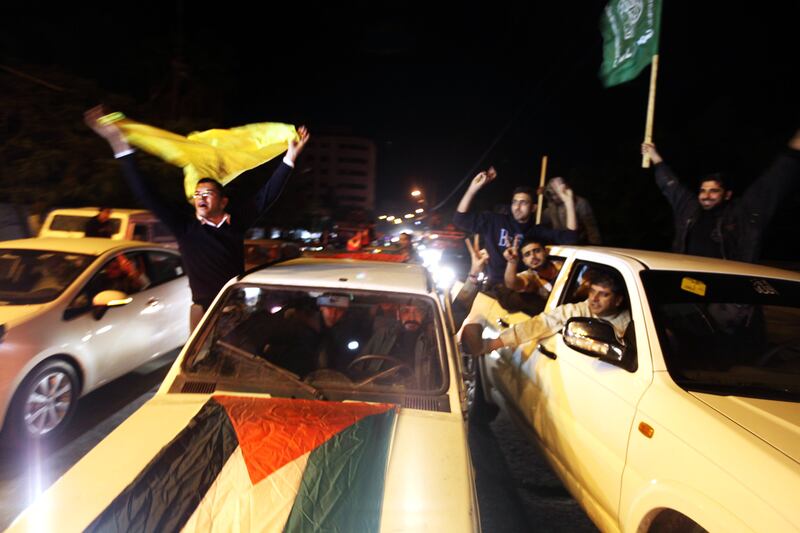 galleries/2012/12/01/palestinians-party-after-u-n-recognizes-palestine-as-a-non-member-state-photos/palestine-celebrates-un-3_o4gldb