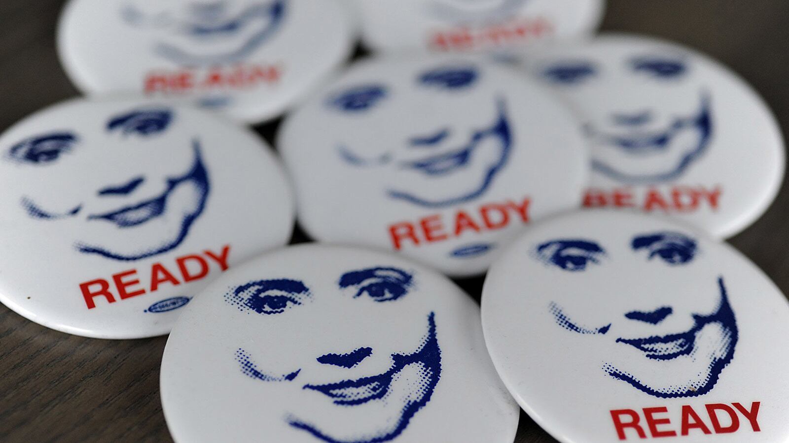 articles/2014/03/12/clinton-s-iowa-plan-use-obama-to-win/140312-jacobs-clinton-iowa_kgwazd
