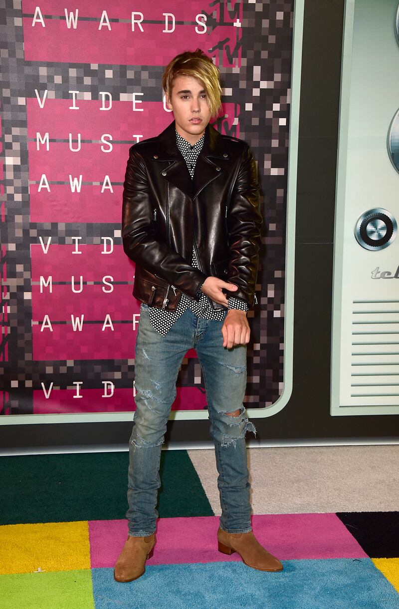 galleries/2015/08/30/and-the-winner-is-who-rocked-the-vmas-red-carpet/150830-vma-arrivals-13_rva7fo