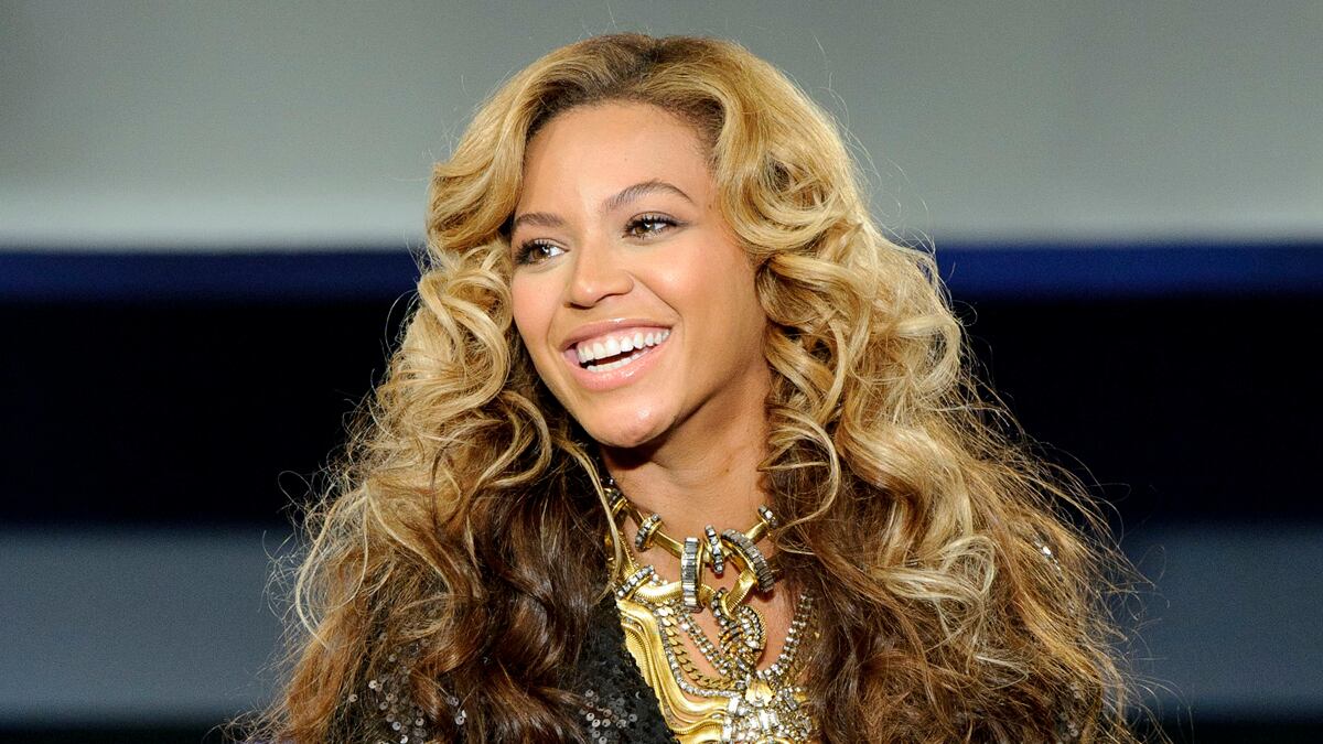 cheats/2012/02/03/beyonce-offered-x-factor-seat/beyonce-x-factor-cheat_s0pycl