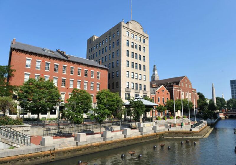 galleries/2009/12/13/the-decade-s-hottest-schools/hottest-schools---rhode-island-school-of-design_wddeyc