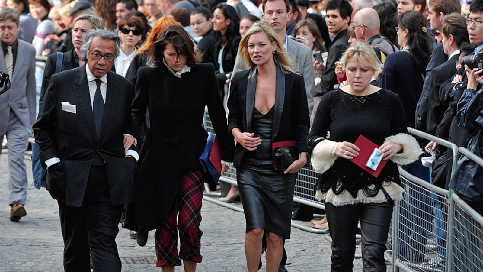 galleries/2010/09/20/alexander-mcqueen-memorial/mcqueen-memorial---moss_qcp5s4
