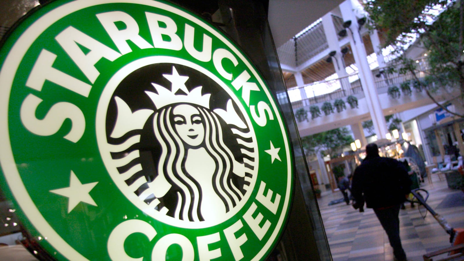 cheats/2012/01/30/starbucks-india-to-open-50-cafes/starbucks-coffee-bathroom-closure_k60bba