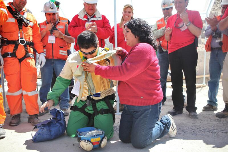 galleries/2010/10/13/chilean-miners-rescue-photos/chilean-miners-11_ii44ob