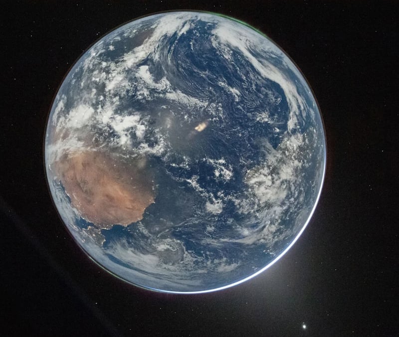 First pictures of earth from the Artemis II. NASA.