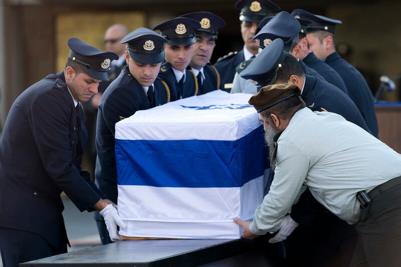 galleries/2014/01/13/mourns-gather-at-funeral-for-former-israeli-prime-minister-ariel-sharon-photos/sharon-funeral-7_dzfq4k