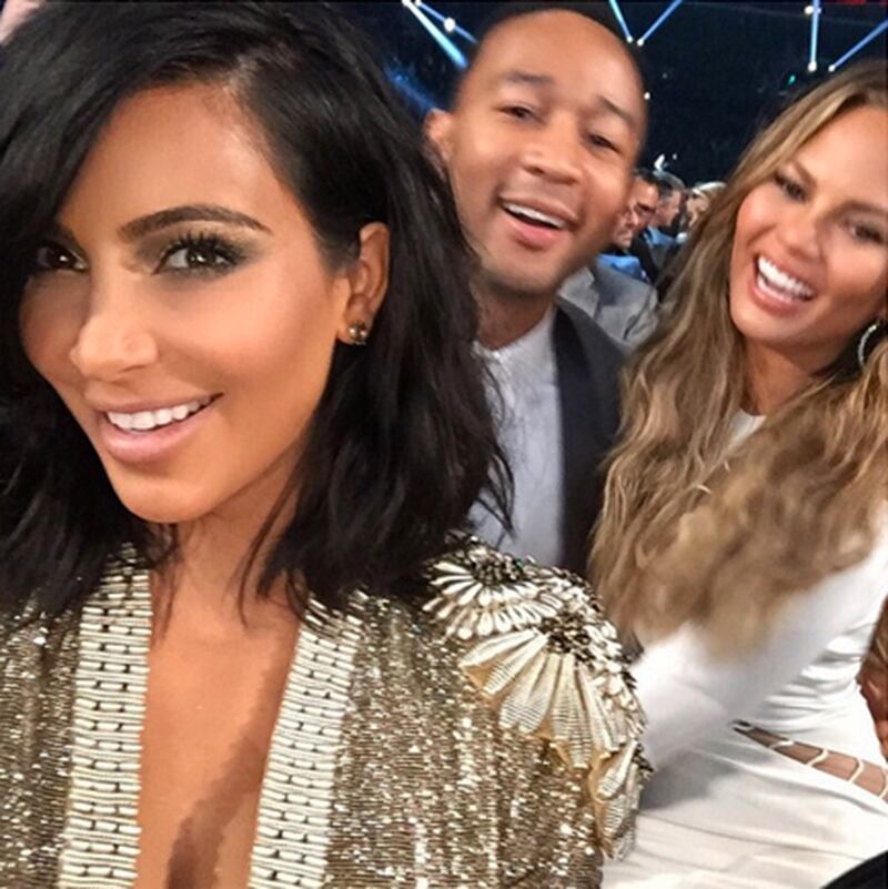 galleries/2014/03/20/best-celebrity-photobombs/150209-celeb-photobomb-01_zulnyc
