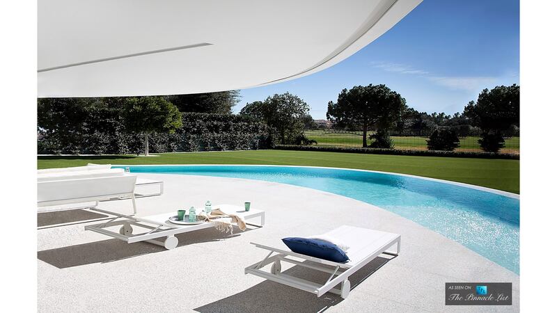 171230-mcnearney-omg-i-want-this-house-casa-bilant-18_uqr8cz