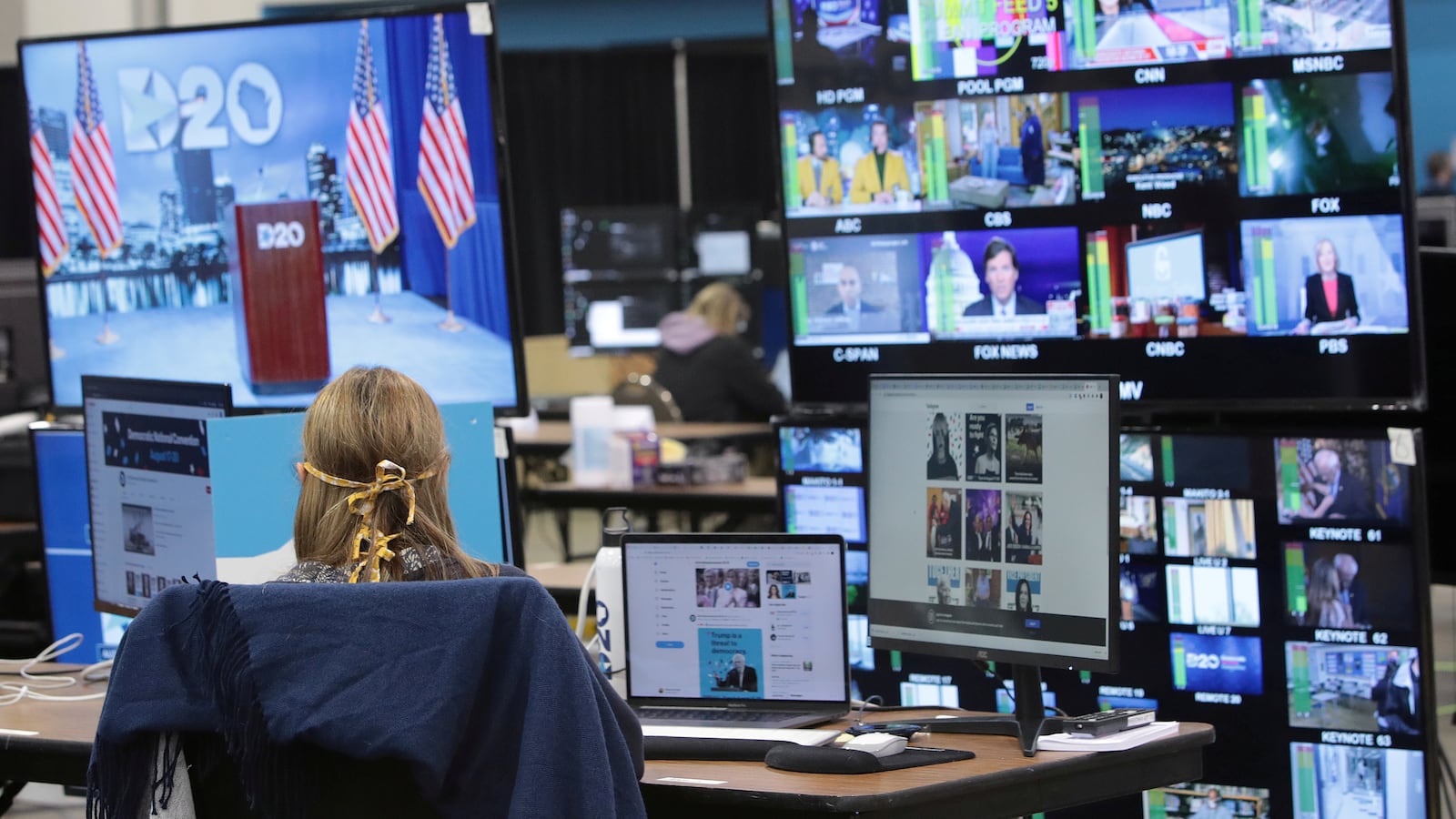 2020-08-18T022449Z_517575870_RC21GI9E0JYA_RTRMADP_3_USA-ELECTION-CONVENTION_qqqwkx