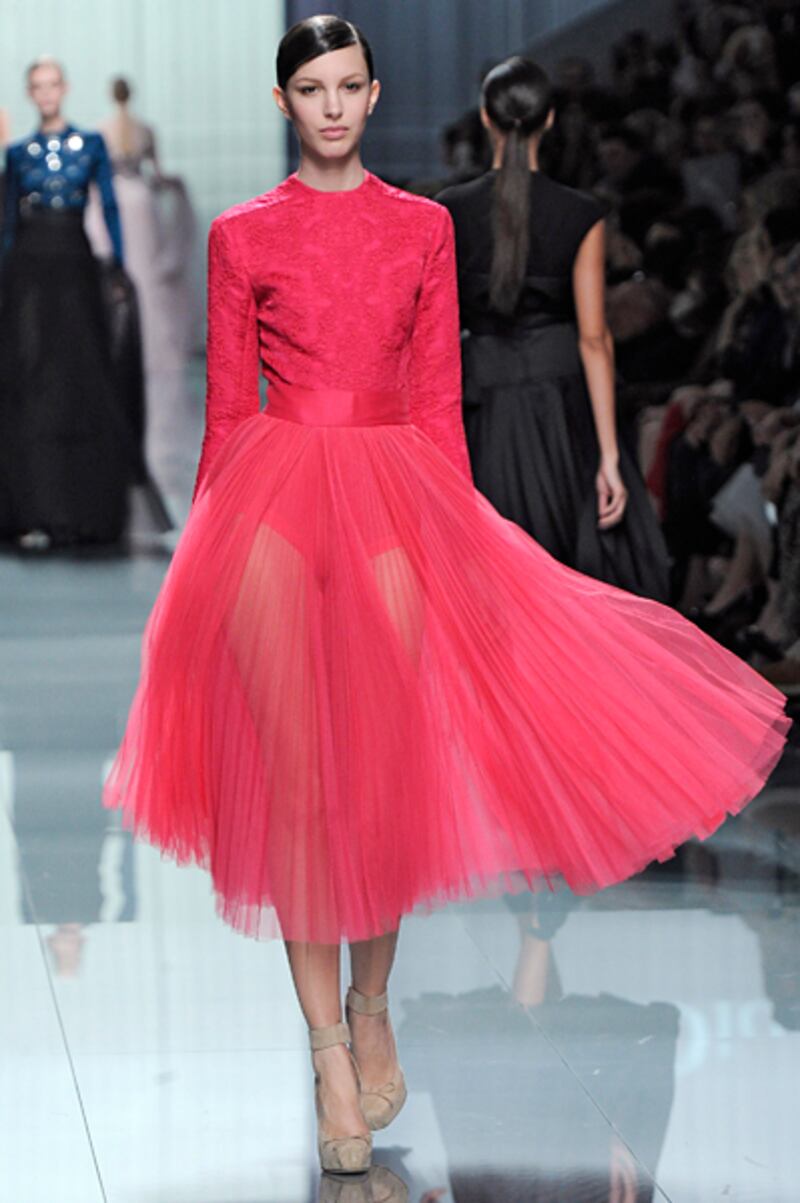 galleries/2012/03/07/louis-vuitton-alexander-mcqueen-and-more-paris-fashion-week-fall-winter-2012-photos/paris-fashion-wrap-dior_xafwmo