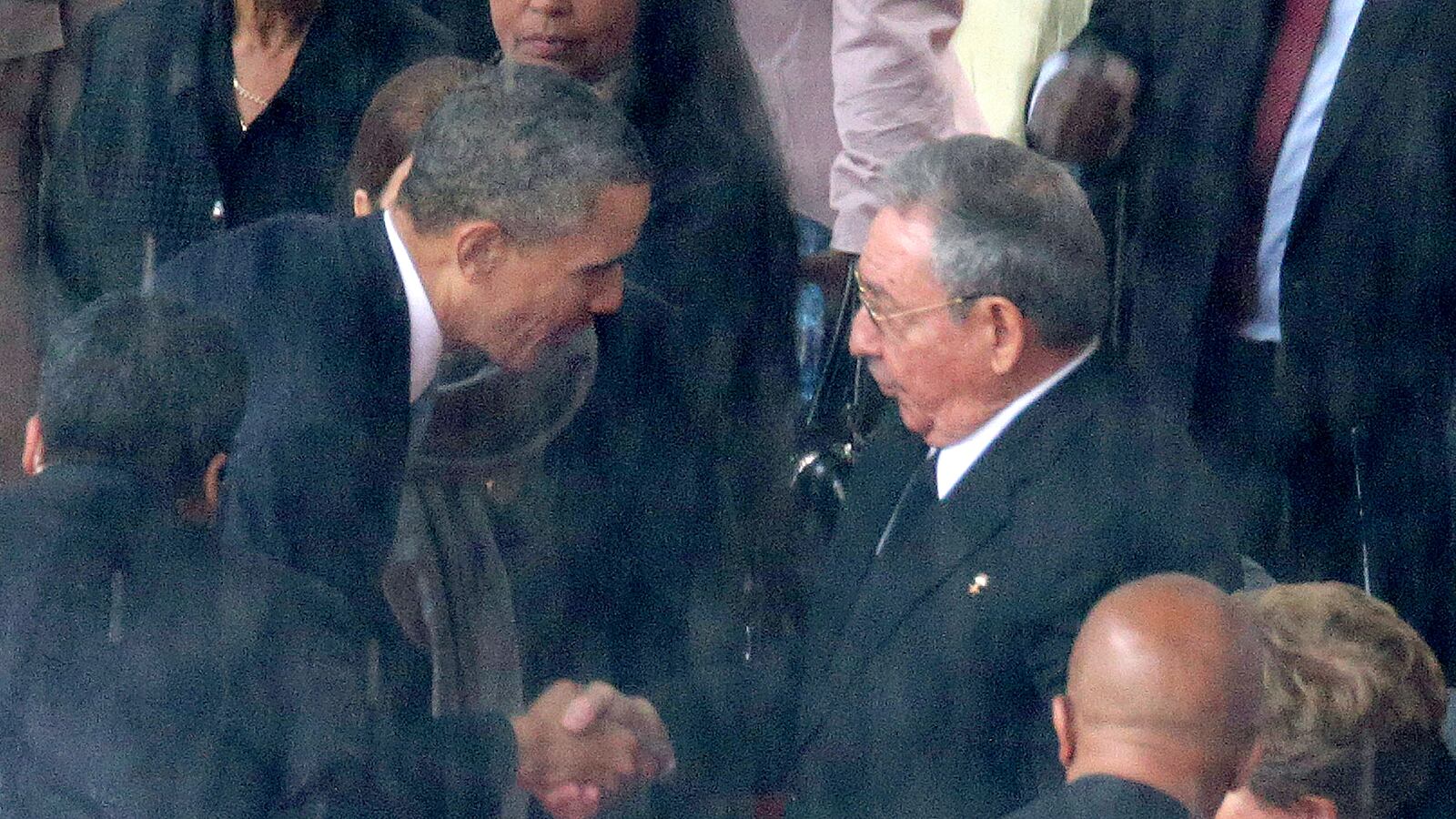 cheats/2013/12/10/mccain-hits-obama-castro-handshake/131210-castro-cheat_rdkxvo