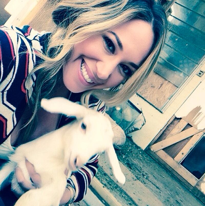 galleries/2014/01/26/taylor-swift-oprah-the-week-s-best-celebrity-selfies-photos/140124-selfies-haylieduff_zu86v8