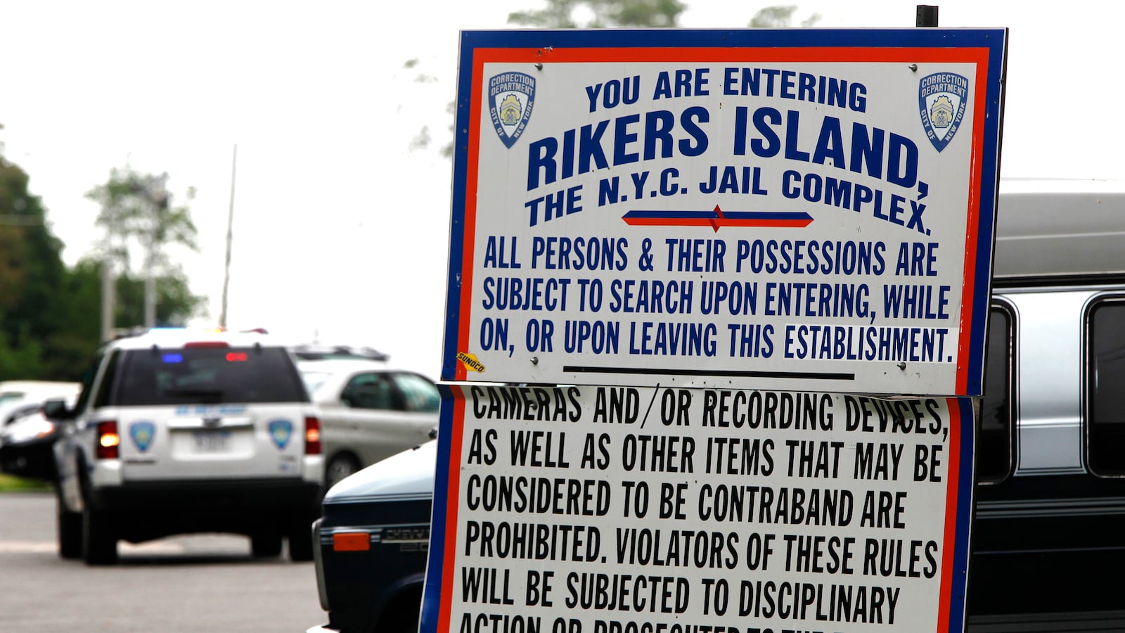 2011-05-18T000000Z_215068938_GM1E75J04WS01_RTRMADP_3_STRAUSSKAHN_qxk5wn