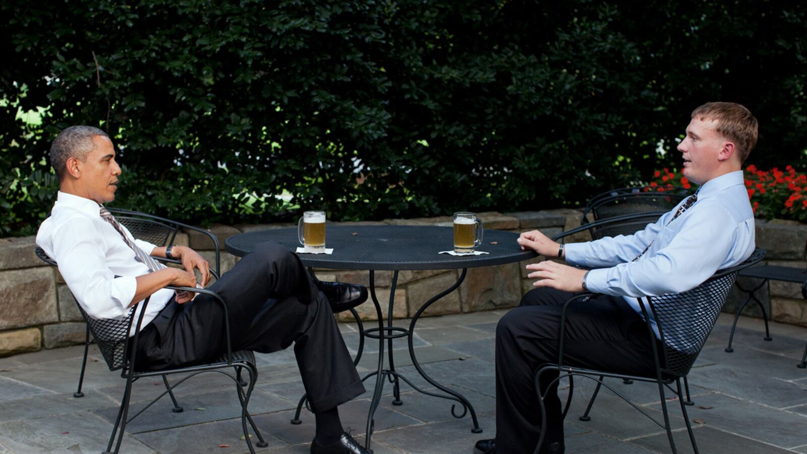 cheats/2011/09/15/marine-has-beer-with-obama/obama-medal-honor-dakota-meyer-cs_oxcqvn