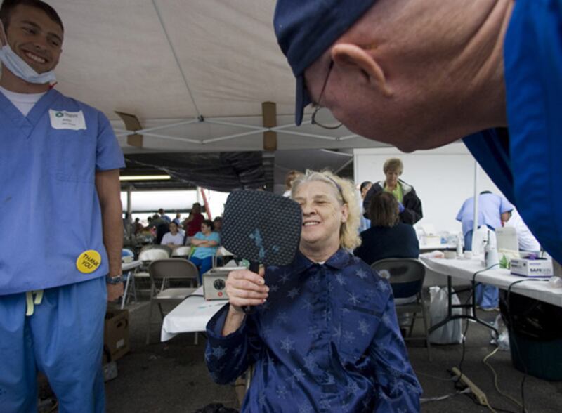 galleries/2009/10/15/inside-a-traveling-health-care-tent-city/allman-healthcare---14_apjcsj