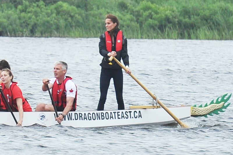 galleries/2011/07/01/royal-tour-of-canada-and-the-united-states/will-kate-canoing_uh3pwo