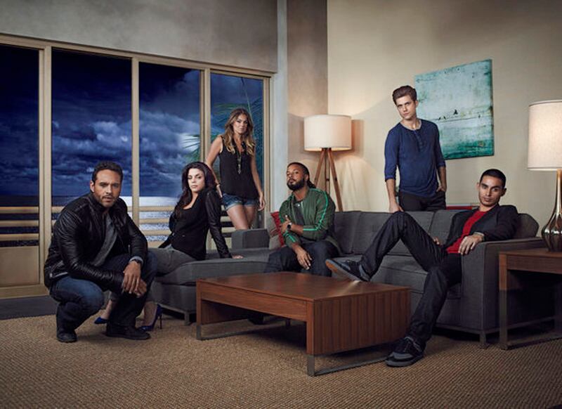 galleries/2013/05/28/summer-2013-tv-preview-the-bridge-broadchurch-the-fall-more/SLIDE5_Graceland_a5gajk