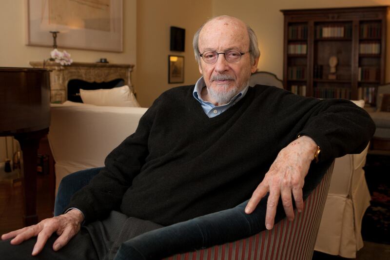 galleries/2015/12/31/the-deaths-that-shook-the-world-in-2015/151229-who-we-lost-45_gohgtx