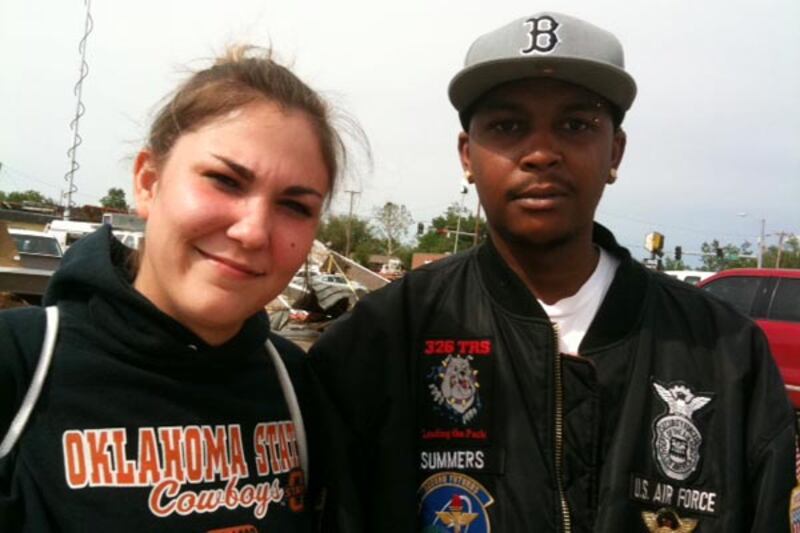 articles/2013/05/22/oklahoma-tornado-levels-moore-7-eleven-heroes-emerge-to-save-injured/130521-tornado-heroes-pelisek-tease_ykl8zp