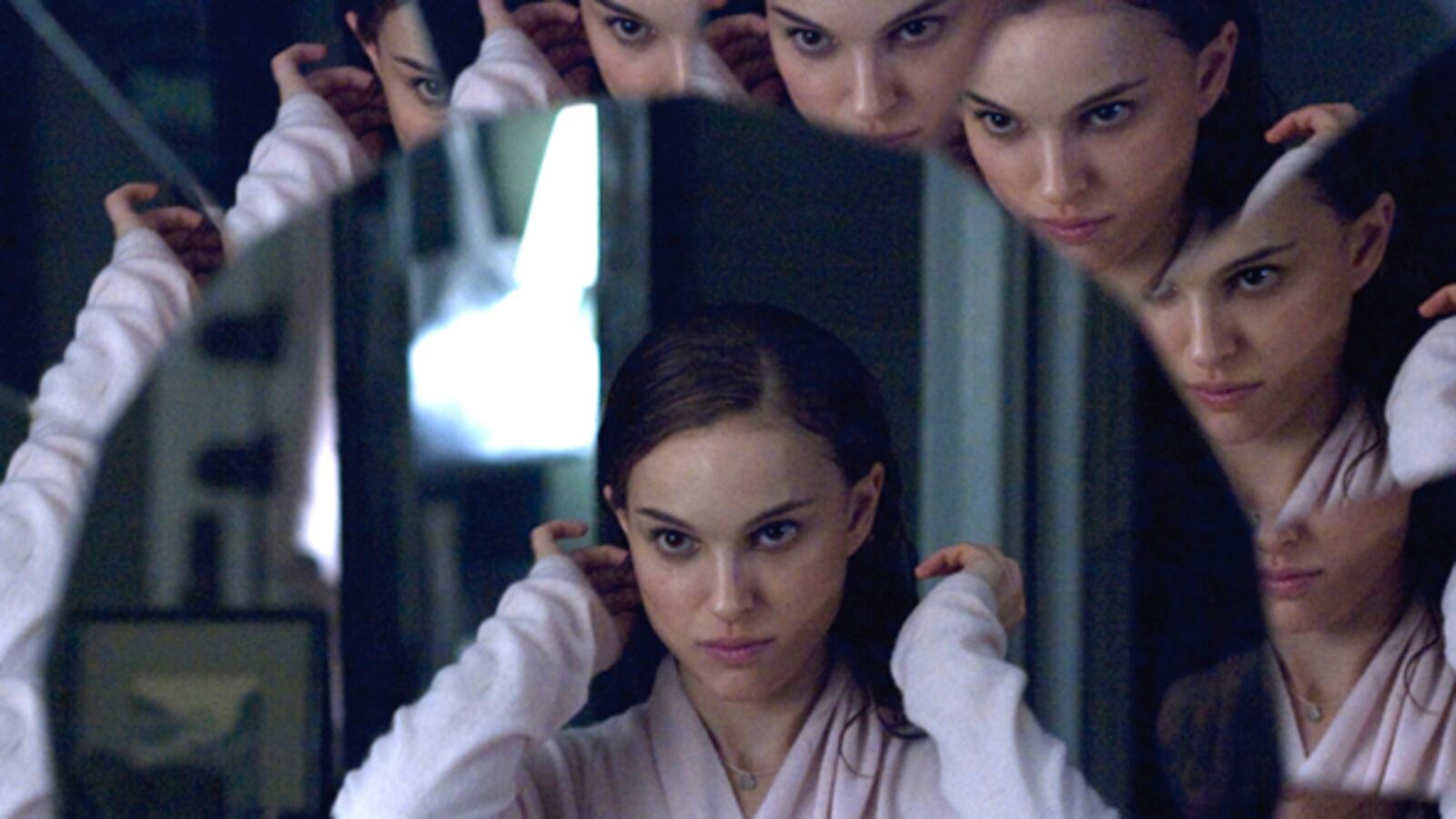 cheats/2010/09/01/black-swan-reviews-for-natalie-portman/sx-top---black-swan-venice_duzhqd