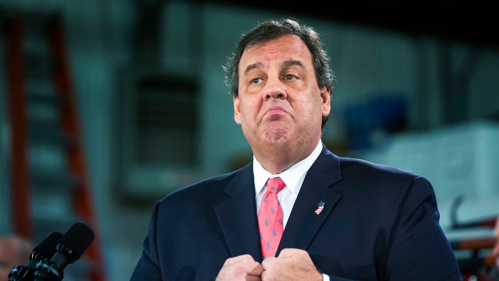 articles/2014/12/05/chris-christie-cleared-by-bridgegate-committee/141205-nuzzi-christie-tease_tl6w23