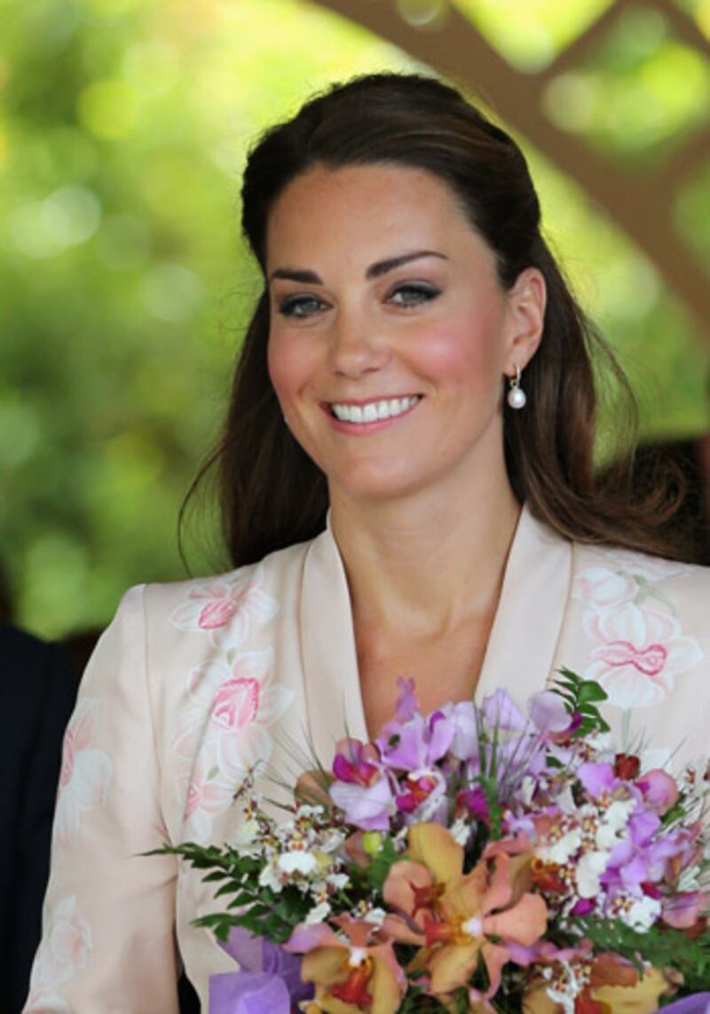 articles/2012/09/11/harry-who-kate-and-william-take-centre-stage-in-singapore/kate-william-singapore3_nfj8vn