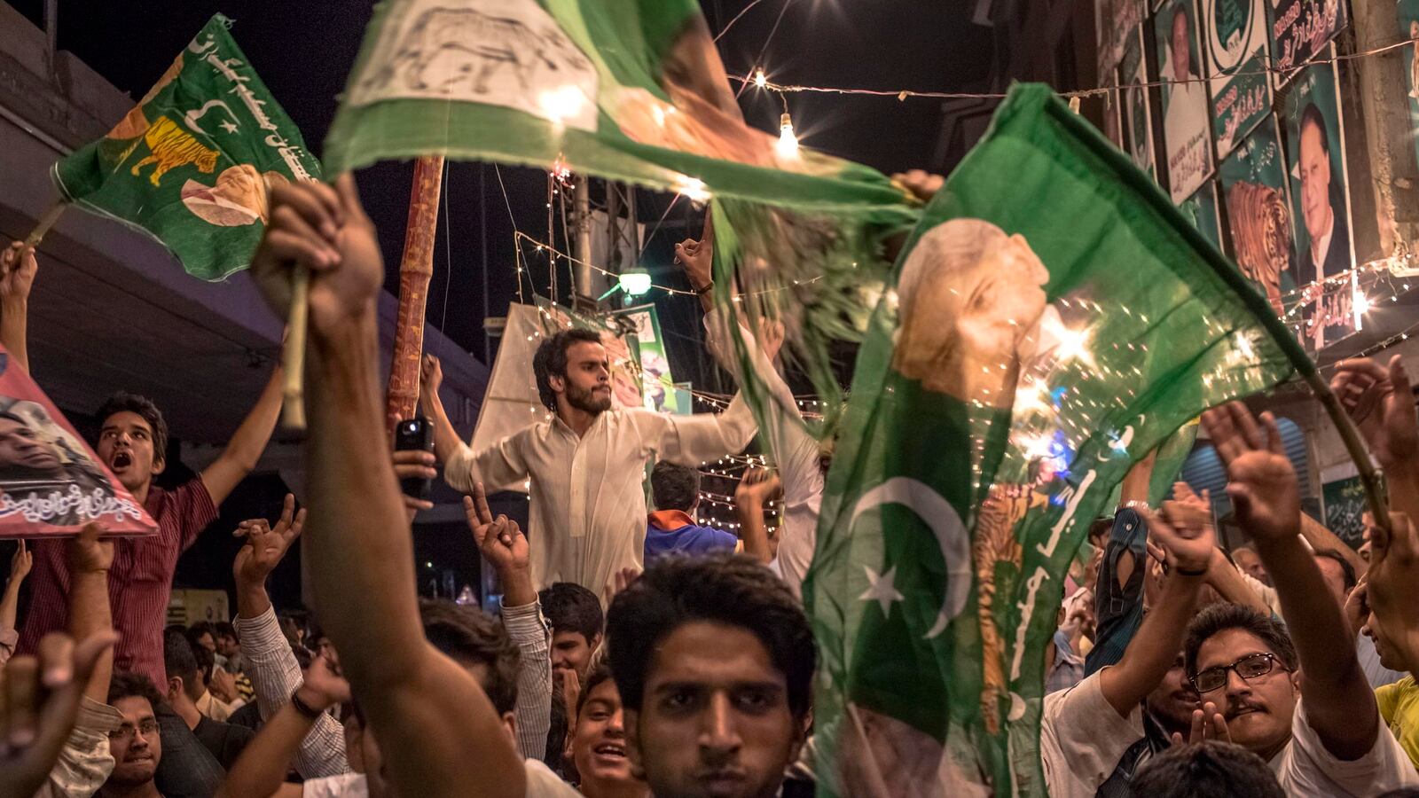 cheats/2013/05/11/evidence-of-vote-tampering-in-pakistani-election/130511-election-pakistan-cheat_mwcoic